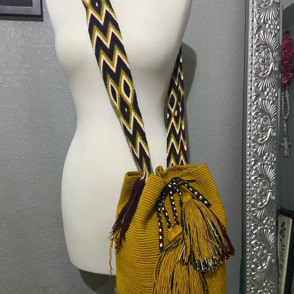 Colombian Handcrafted Wayuu Crossbody. Mochila - Picture 2 of 3